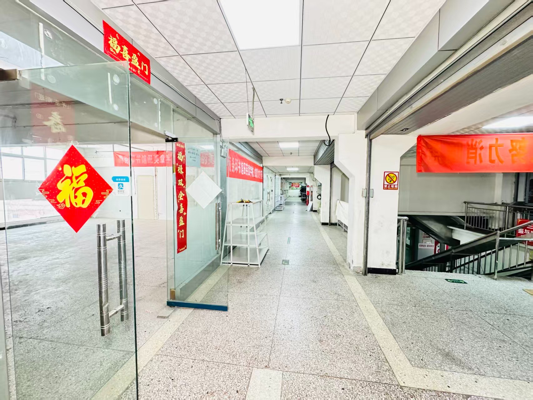 兴华路灵活办公空间，满足企业不同发展阶段需求 ✨ 商业配套完善，助力企业快速成长 ✨ AI产业资源链接，共建创新生态 ✨ 办公、展示、运营一体化空间  现在入驻，抢占AI产业发展新赛道！