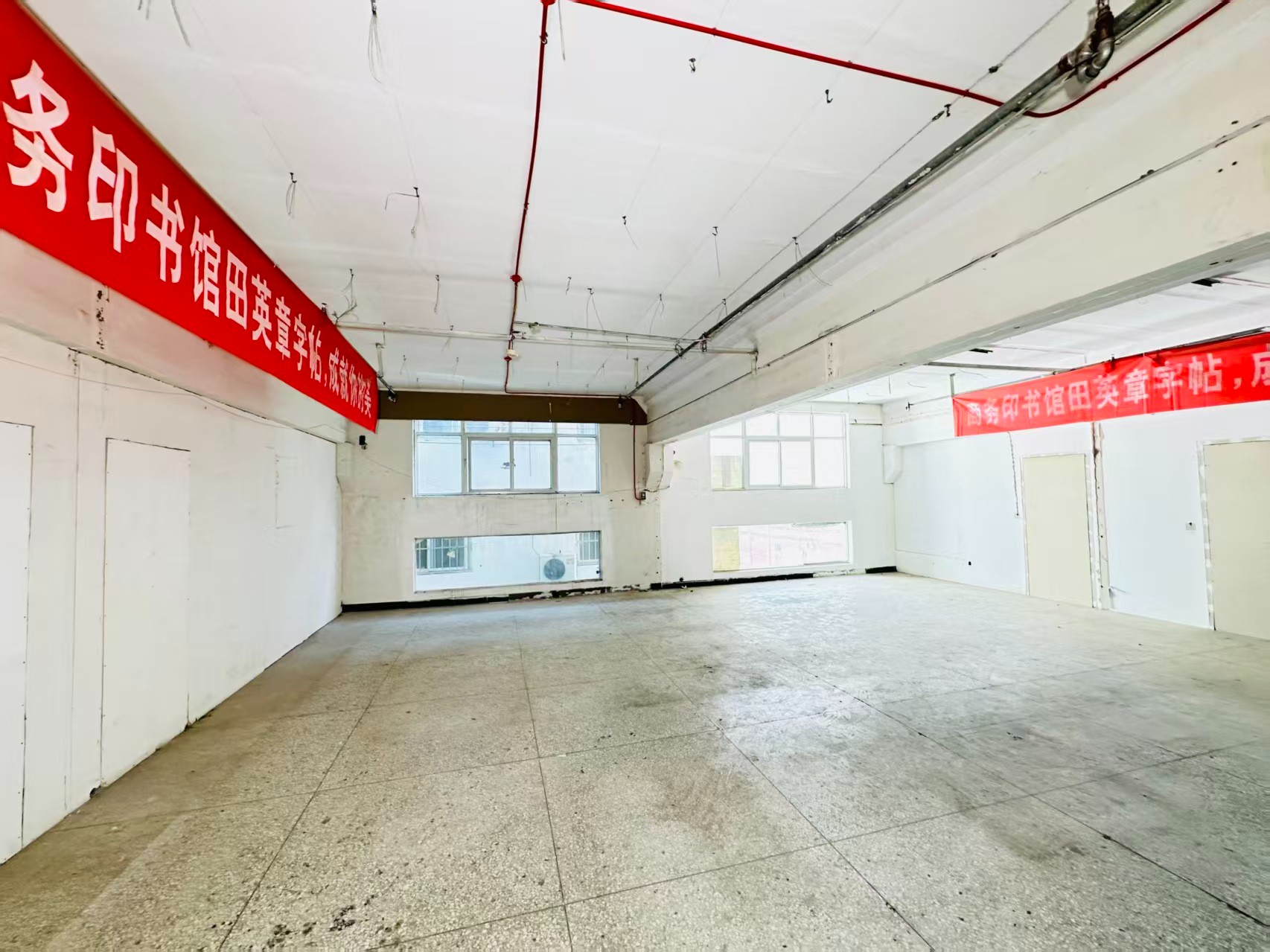 兴华路建议再强化“人工智能算力中心、AI应用孵化、数字经济示范园”等产业概念，会更符合产业园招商语言